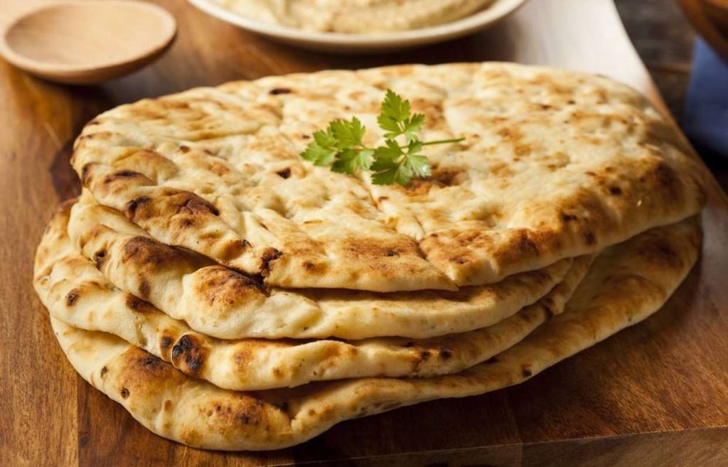 Indiška duona Naan keptuvėje 