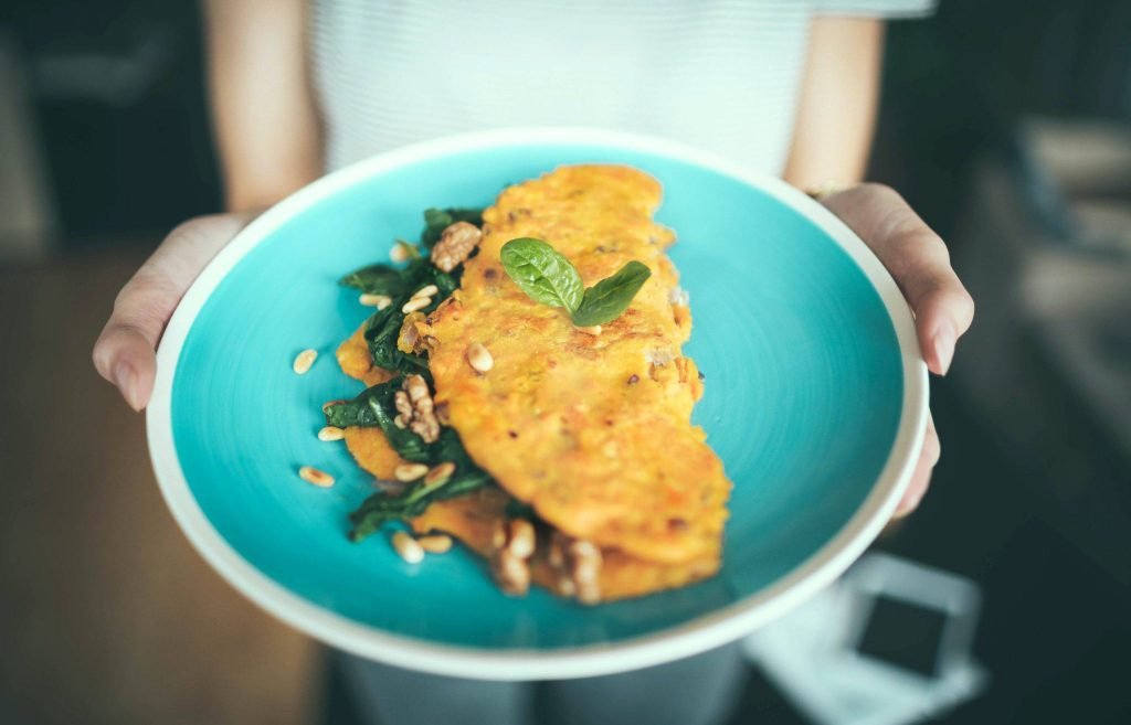 Omletas su dešrelėmis