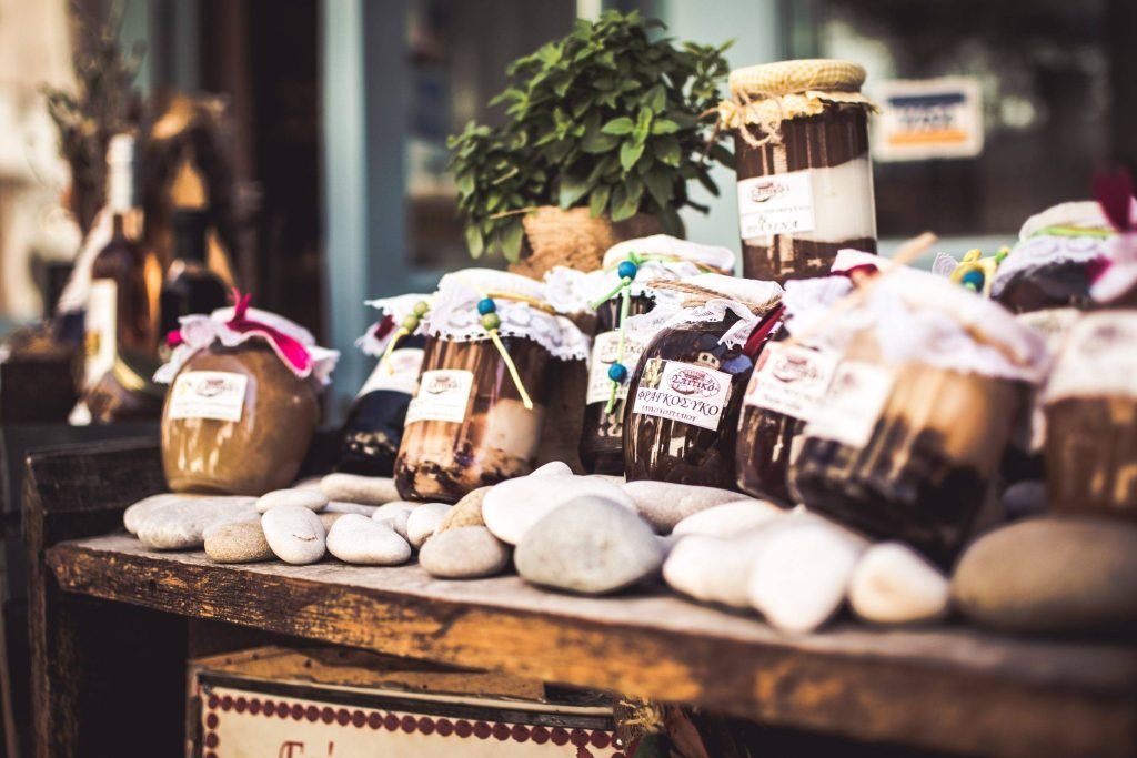 jason-blackeye-K1uLEiqTQEA-unsplash Fermentuotų produktų, tokie kaip kimči ir kefyras, nuotrauka su įspėjamaisiais ženklais